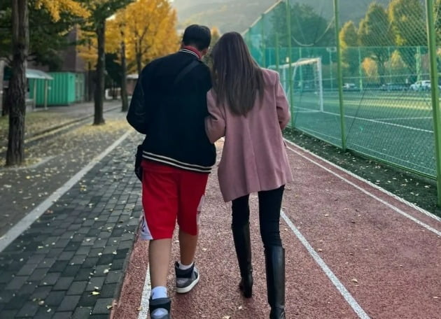 '백윤식 며느리' 정시아, 엄마보다 큰 듬직한 아들과 함께…♥백도빈인 줄
