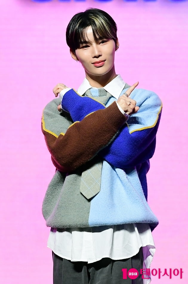 [TEN 포토] 나인아이 민준 '날렵한 턱선'
