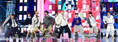 [TEN 포토] 나인아이 '화려한 퍼포먼스'