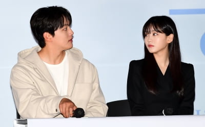 [TEN 포토] 여진구-조이현 '눈빛만 봐도 통해요'