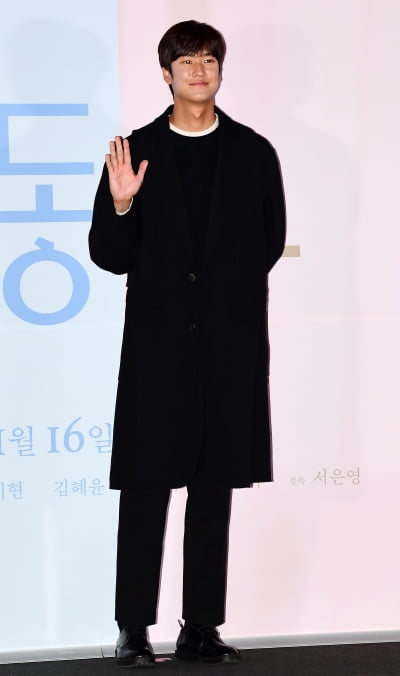 [TEN 포토] 나인우 '우월한 비율'