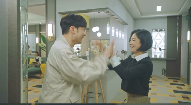 [종합] 이서진, 혼외자 있었나…'가족'으로 묶인 주현영과 비밀 관계 ('연예인 매니저로 살아남기')