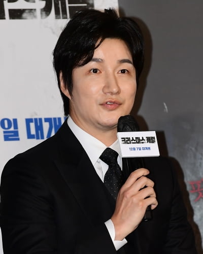 [TEN 포토] 허동원 '악의 축 중심'