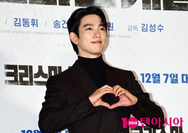 [TEN 포토] 박진영 '심쿵 하트'