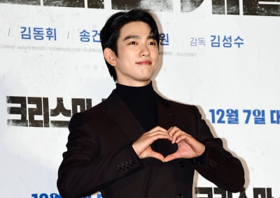 [TEN 포토] 박진영 '심쿵 하트'