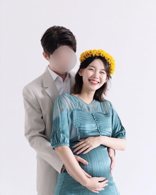 'SBS 돌연 퇴사' 김수민 아나, 결혼식 2달 만에 만삭…아들 임신 발표