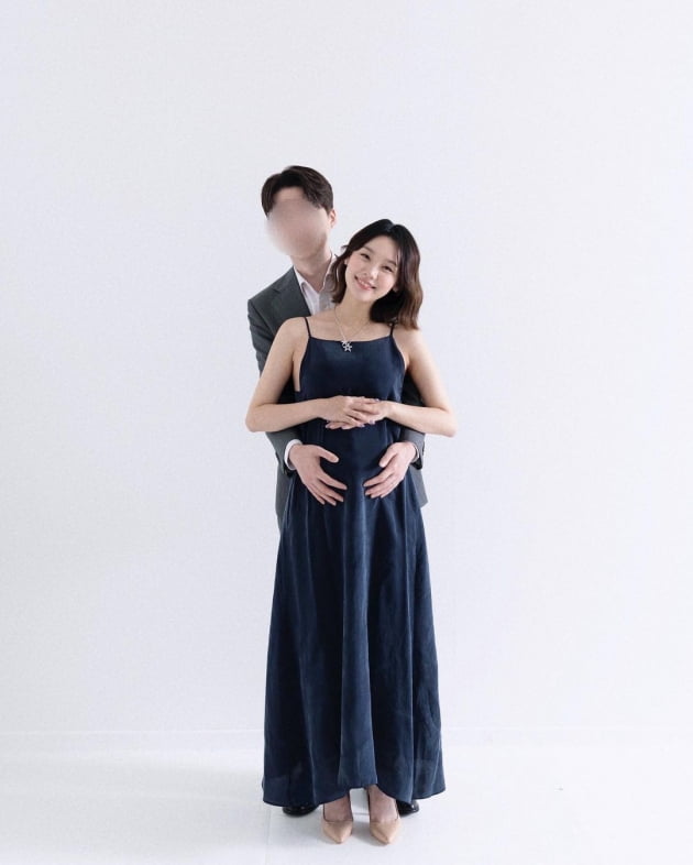 'SBS 돌연 퇴사' 김수민 아나, 결혼식 2달 만에 만삭…아들 임신 발표