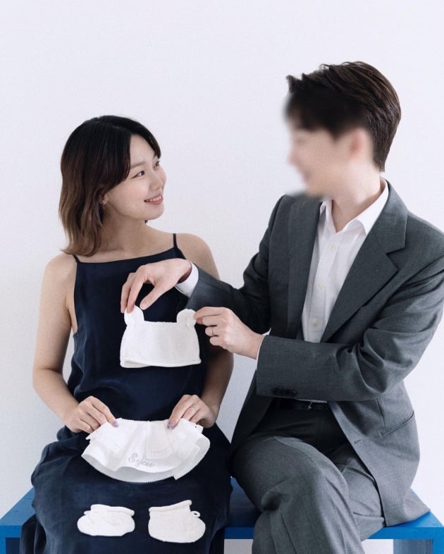 'SBS 돌연 퇴사' 김수민 아나, 결혼식 2달 만에 만삭…아들 임신 발표