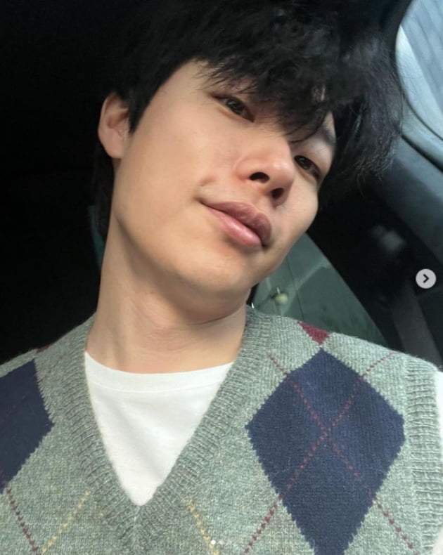 '혜리♥' 류준열, 셀카 각도 파괴자...심쿵 미소