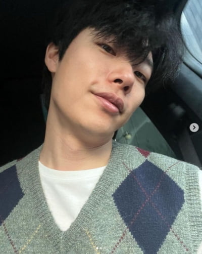 '혜리♥' 류준열, 셀카 각도 파괴자...심쿵 미소