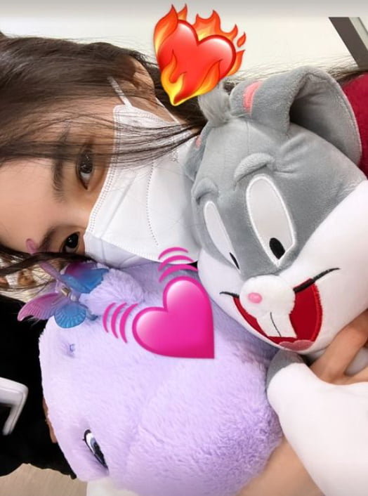 한소희, 인형같은 미모로 귀엽게....마스크 넘어 이쁨