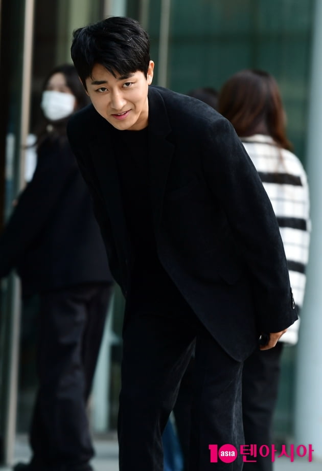 [TEN 포토] 손호준 '예의바른 폴더인사'