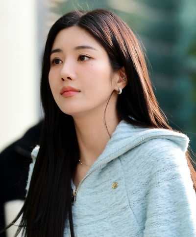 [TEN 포토] 권은비 '가을햇살에 더해진 이쁨'