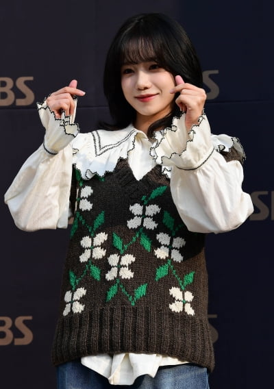 [TEN 포토] 조유리 '두 번째 싱글 앨범 '오프스 넘버 22 와이 왈츠 : 인 마이너' 사랑해주세요'