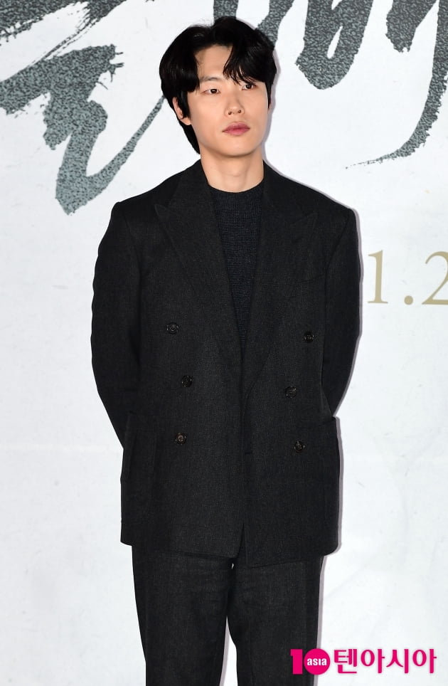 [TEN 포토] 류준열 '연기 고민하는 배우'