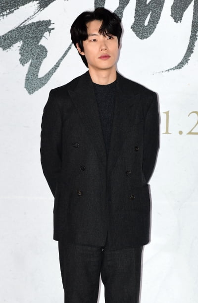 [TEN 포토] 류준열 '연기 고민하는 배우'