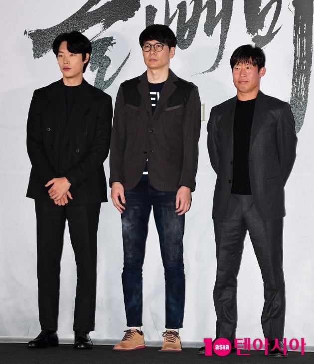 [TEN 포토] 류준열-안태진 감독-유해진 '올빼미 주역들'