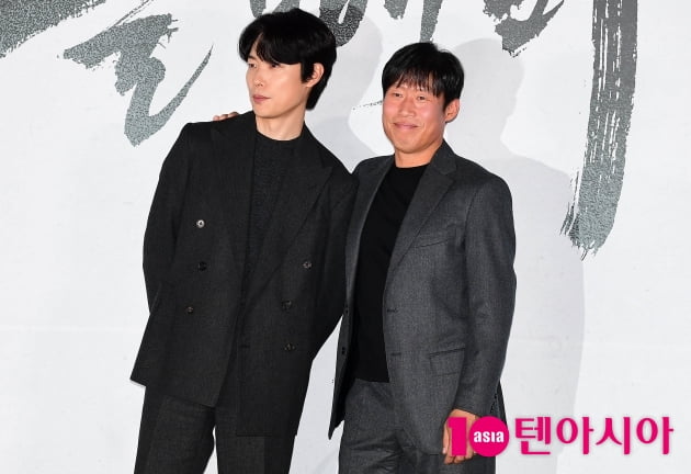 [TEN 포토] 류준열-유해진 '돋보이는 브로맨스'