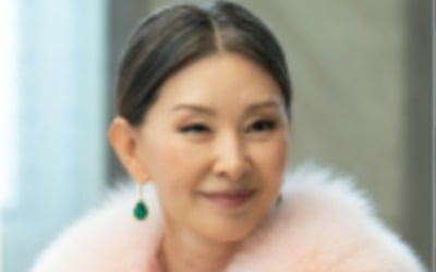 이미숙, '4억원' 롱코트는 약과였나…핫핑크로 화려함 폭발('디엠파이어')