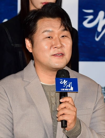 [TEN 포토] 윤경호 '진지하게 실존인물로 다가갔다'