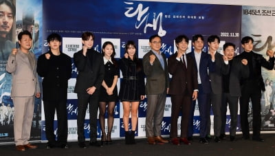 [TEN 포토] 영화 '탄생' 힘찬 파이팅!
