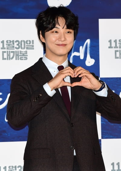 [TEN 포토] 윤시윤 '귀여운 하트'