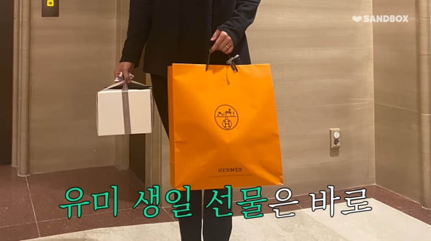 장성규, '생일' ♥아내 위해 주황색 H사 명품 '100장 선물'…"센 거 해야 감동"('장성규니버스')