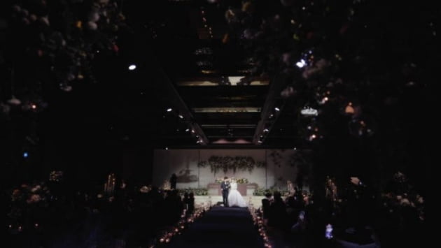 최성국, ♥24살 연하 아내와 결혼식 어땠나…감동+찌릿한 분위기