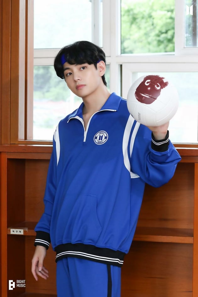 방탄소년단 뷔, 청춘의 상징 같은 화보 장인