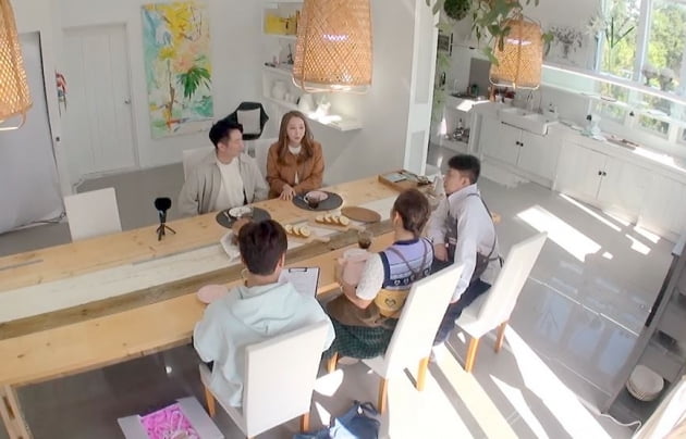 민지영, 쇼호스트 김형균과 협의이혼서에 사인 "남편 죽겠다 싶어 이혼 결심" ('뜨겁게 안녕')