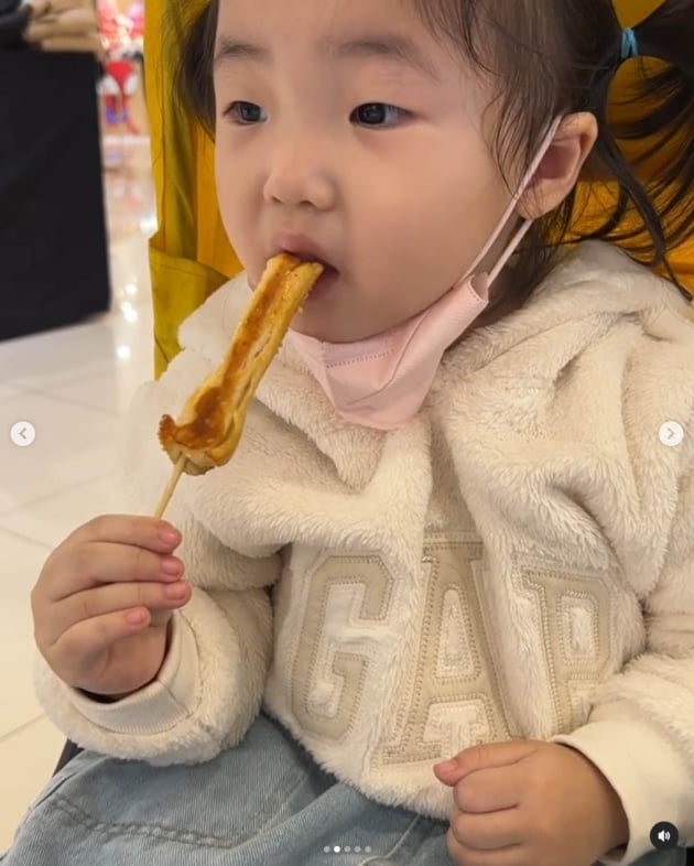 윤남기♥이다은 딸, 점점 더 엄마 닮아가는 비주얼…"아기와 소녀 사이"