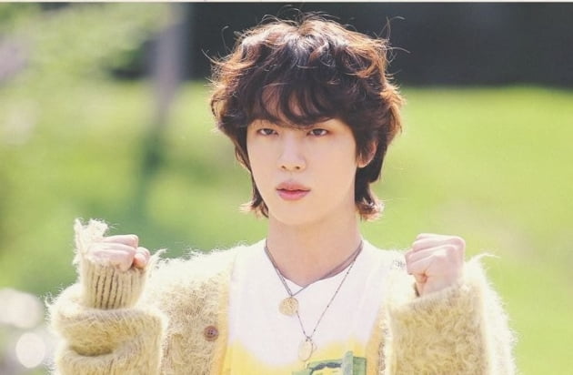 방탄소년단 진 'The Astronaut', 인도 'IMI 차트' 5위로 데뷔.. 한국 솔로곡으로서 두번째 높은 기록