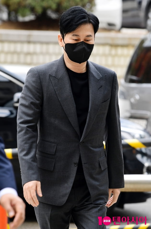 [TEN 포토] 양현석 '고개 숙이고 출석'