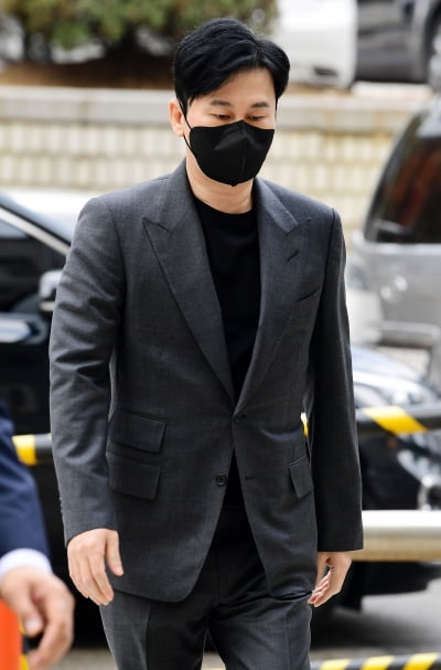 [TEN 포토] 양현석 '고개 숙이고 출석'