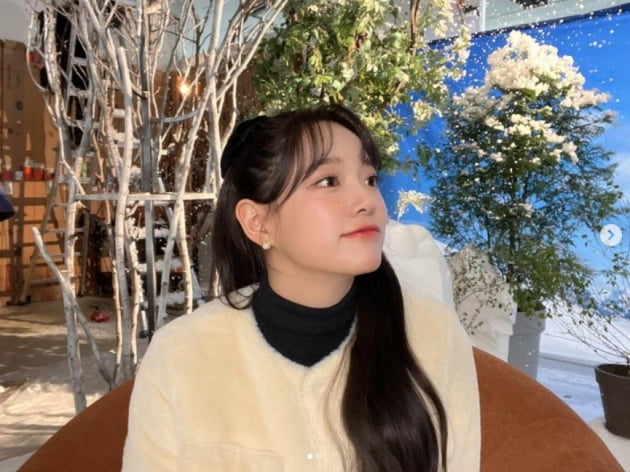 김세정, 누구랑 약속했나? 첫눈을 기다리며...새하얀 피부
