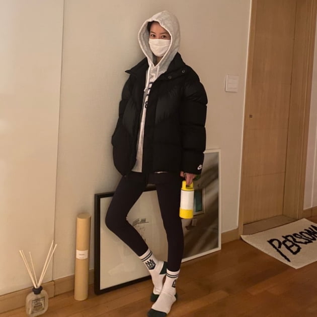 정유미, 살짝 보이는 눈빛도 이쁨...노란색 텀블러가 포인트