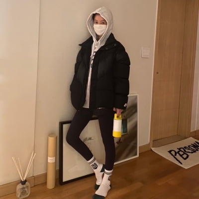 정유미, 살짝 보이는 눈빛도 이쁨...노란색 텀블러가 포인트