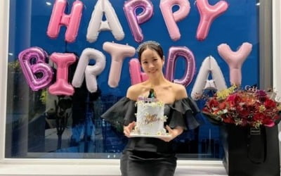 한지민, 생일 맞은 '공주님 모먼트'…환한 미소로 한컷