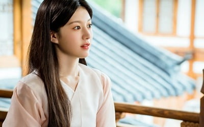 '환혼' 낙수 고윤정 첫 스틸 공개…감탄 자아내는 청초美