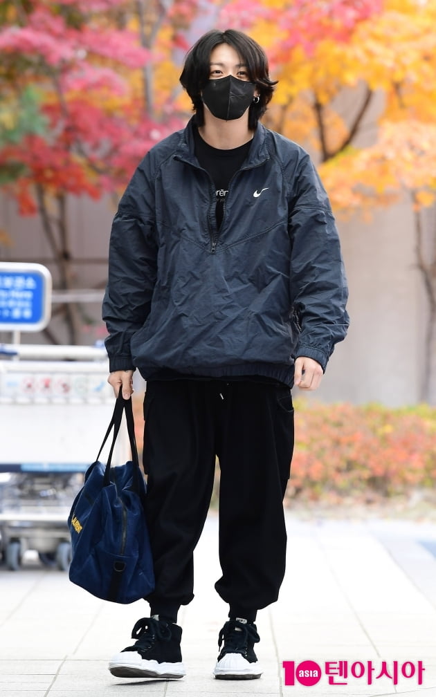 [TEN 포토] 방탄소년단 정국 '마초남의 공항패션'