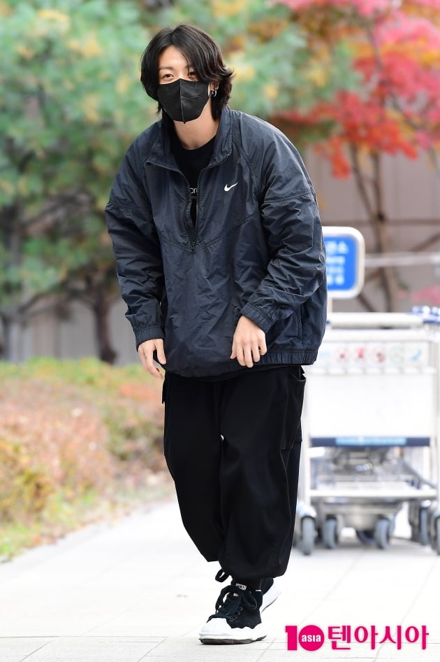 [TEN 포토] 방탄소년단 정국 '볼 한번 차 볼까?'