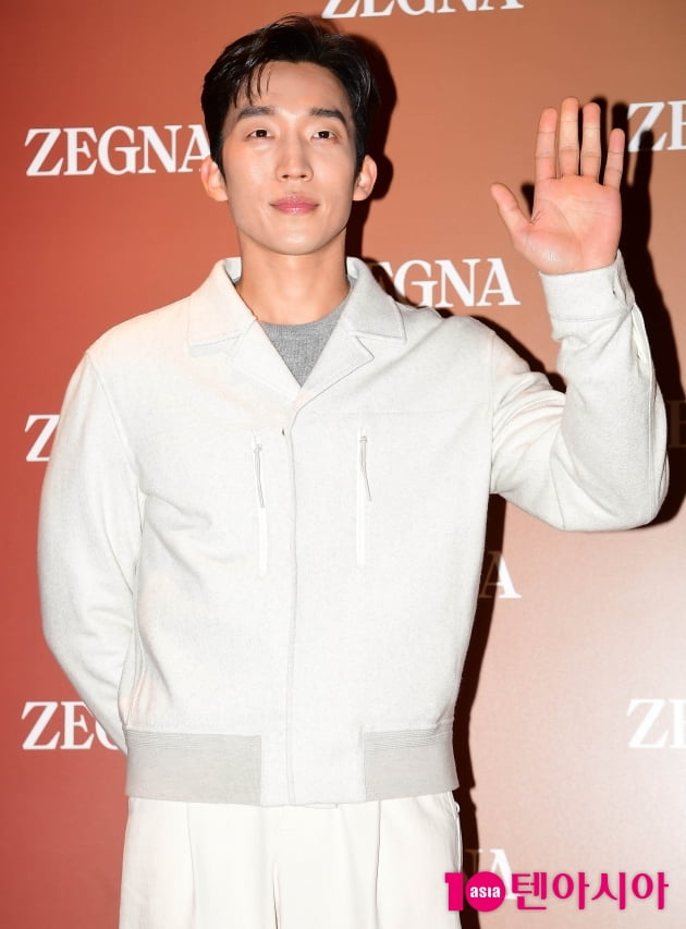 [TEN 포토] 이상이 '여심 자극하는 인사'