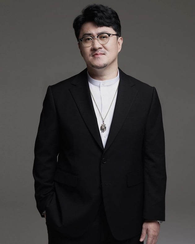 데프콘, 수트 입었을 뿐인데 다르네…20년 만에 찍은 프로필 사진 공개