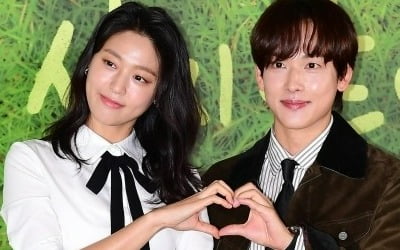 [TEN 포토] 설현-임시완 '우린 비주얼 커플'