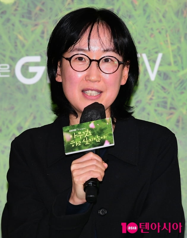 [TEN 포토] 이윤정 감독 "설현 노메이크업 촬영 고마웠다"
