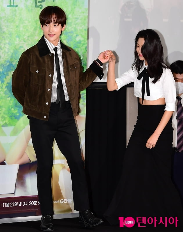 [TEN 포토] 임시완 '설현에게 뻗은 매너손'