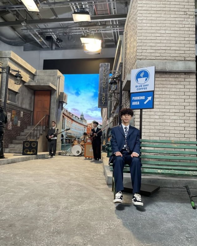 임영웅, 런던보이의 변신…슈트+안경+운동화로 뽐낸 댄디함