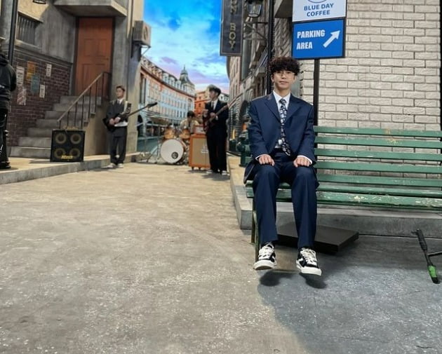임영웅, 런던보이의 변신…슈트+안경+운동화로 뽐낸 댄디함