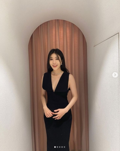 경리, 무결점 각선미...노출 없이도 돋보이는 마네킹 몸매
