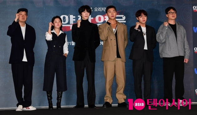 [종합] "때릴 때 냉철하게" 박지훈, 학폭 처단 나섰다…'D.P.' 감독이 기획한 '약한영웅'